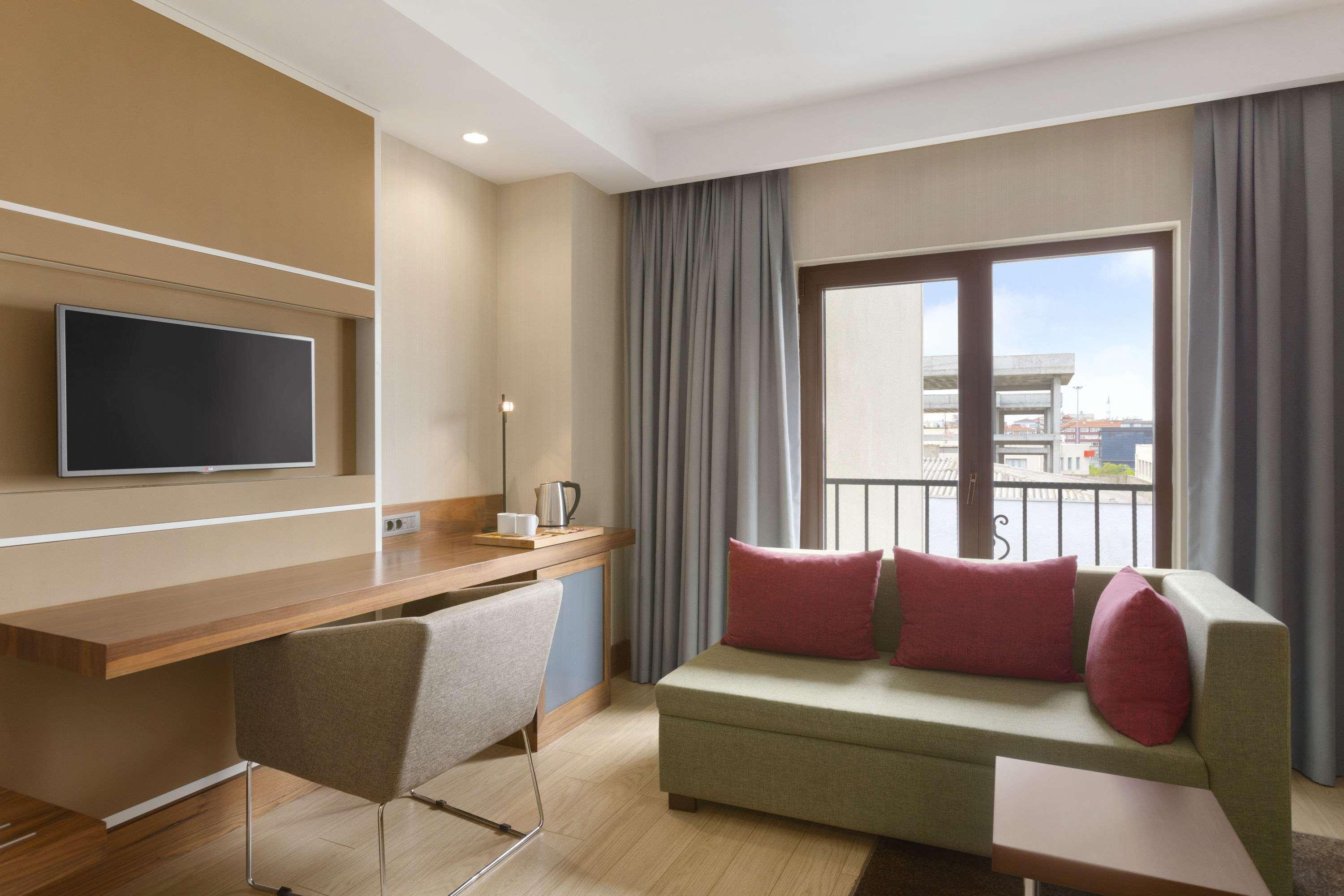 Ramada By Wyndham Florya Otel 4*