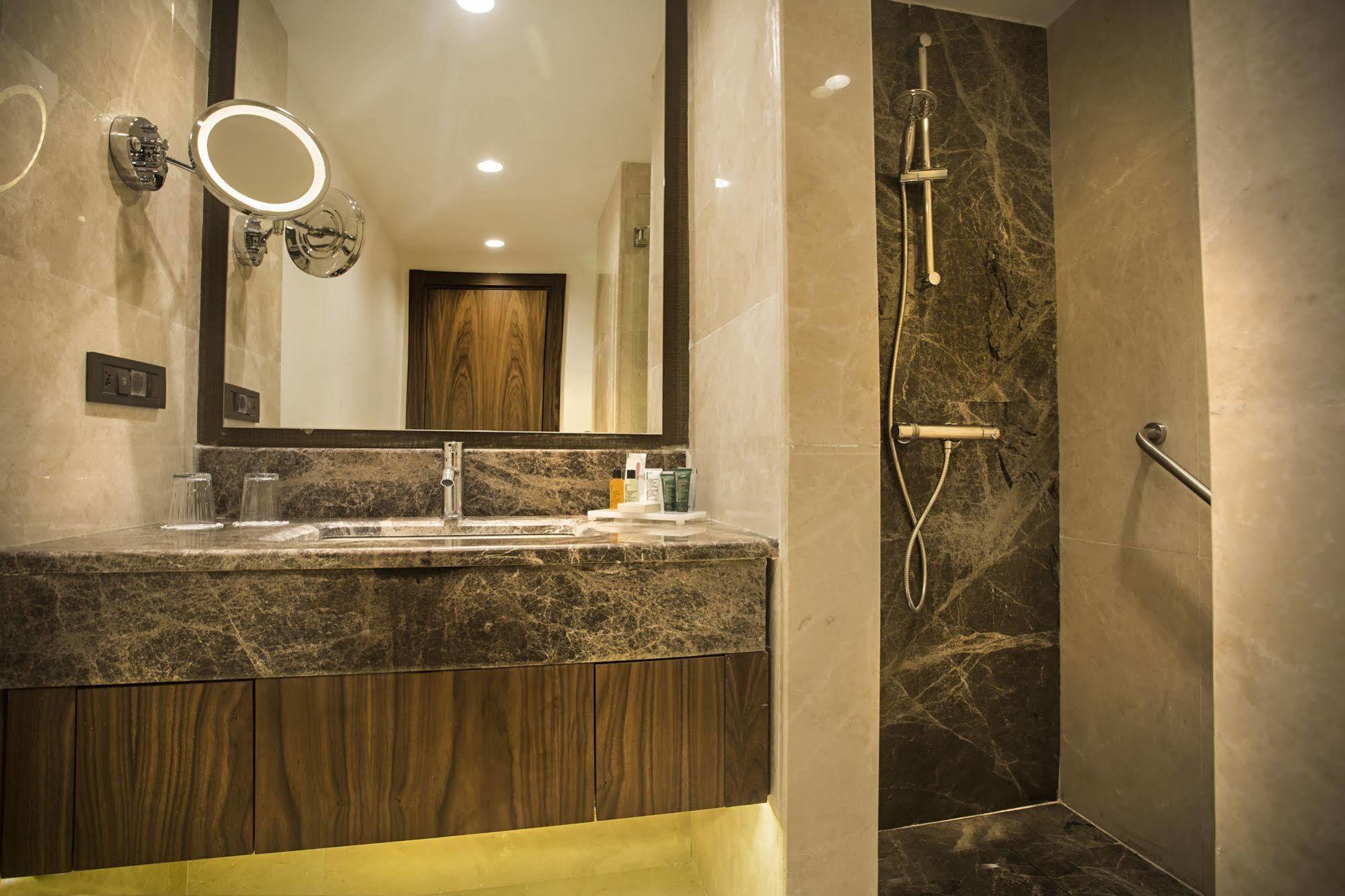 Ramada By Wyndham Florya Otel 4*